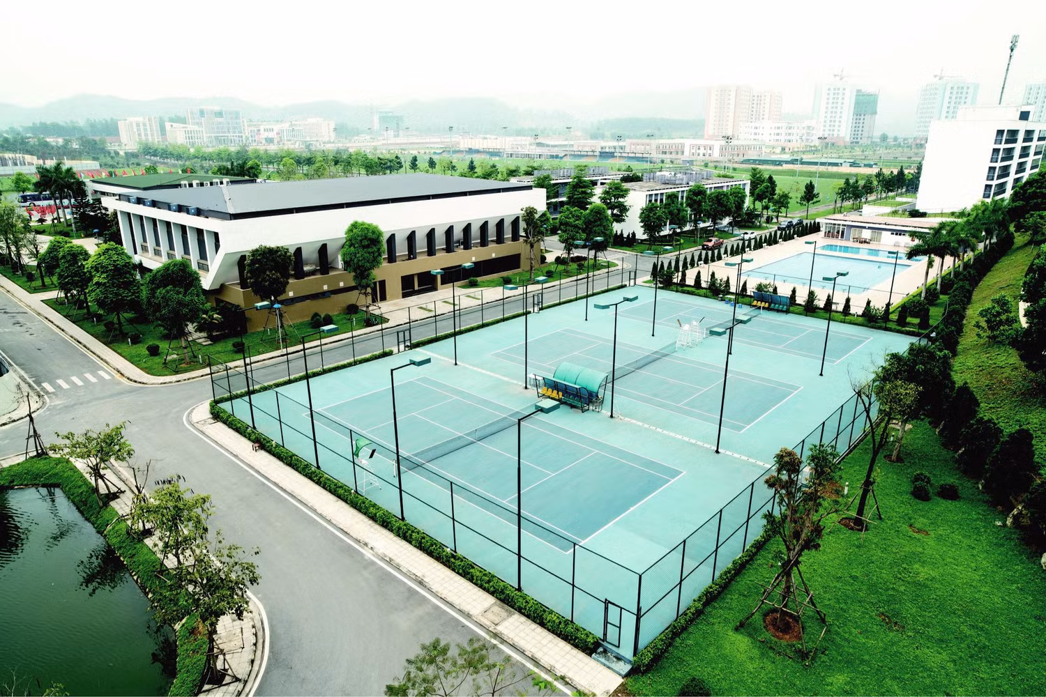 Học viện Viettel tọa lạc tại Khu công nghệ cao Hòa Lạc – Thạch Hòa, Thạch Thất, Hà Nội trong khuôn viên đào tạo, huấn luyện của Viettel, bao gồm hệ thống hạ tầng kỹ thuật, cơ sở vật chất hiện đại phục vụ đào tạo, học tập nội bộ Viettel và các tổ chức, doanh nghiệp có nhu cầu.