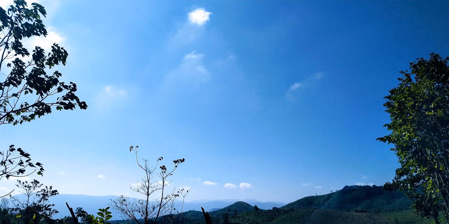 Những ngày tết đến, xuân về, trời Trường Sơn xanh ngắt một màu... Những ngày tết đến, xuân về, trời Trường Sơn xanh ngắt một màu...