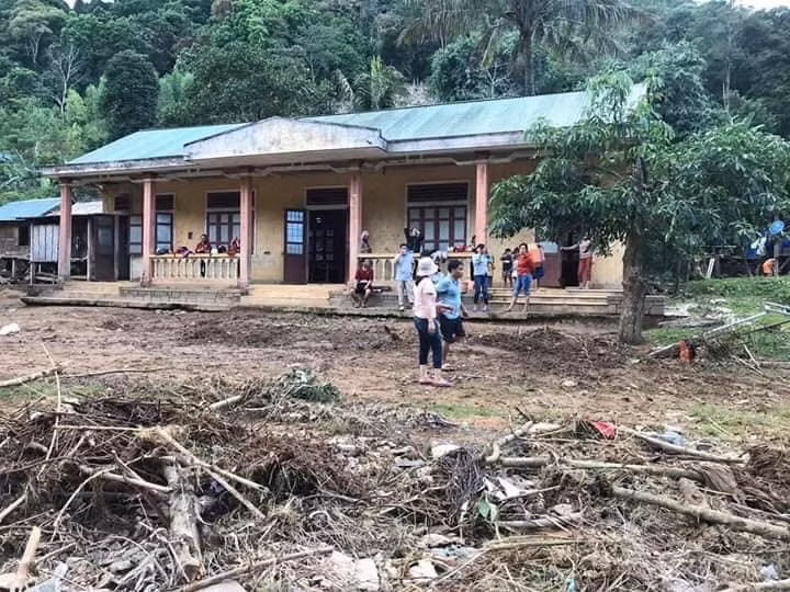 Dẫu có nhiều đổi thay song ở Húc giáo dục còn rất nhiều khó khăn và cần những bàn tay, những tấm lòng của các nhà giáo như thầy Nam Cường. Ảnh: GVCC Dẫu có nhiều đổi thay song ở Húc giáo dục còn rất nhiều khó khăn và cần những bàn tay, những tấm lòng của các nhà giáo như thầy Nam Cường. Ảnh: GVCC