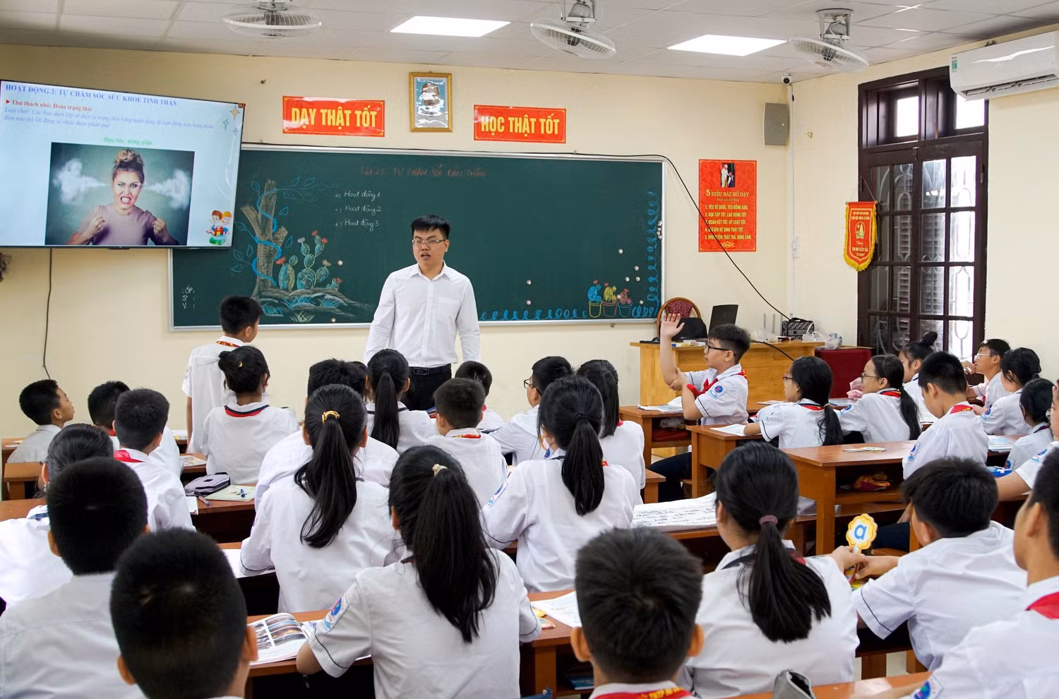 Nhiều học sinh bày tỏ sự lo lắng về kỳ thi tuyển sinh vào lớp 10 năm tới sẽ có môn thi thứ 4 hay không? (Ảnh: Lã Tiến)