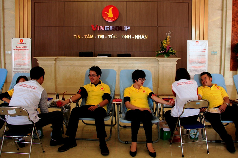 CBNV Tập đoàn Vingroup tham gia hiến máu tại Trụ sở chính Tập đoàn – Vinhomes Riverside.