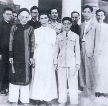 Ông Ngô Tử Hạ ngoài cùng bên trái. Ông Ngô Tử Hạ ngoài cùng bên trái.