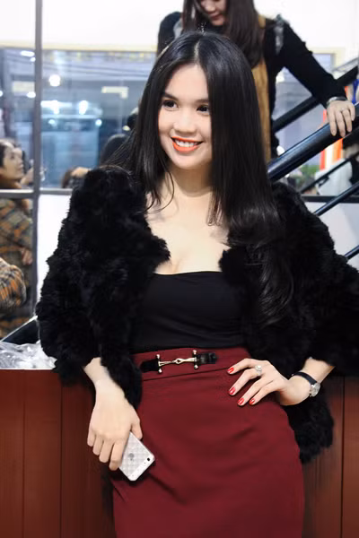 Quyết định thử sức kinh doanh, tối qua, "nữ hoàng nội y" đã chính thức mở shop thời trang tại thủ đô. Trước đó, cô đã khai trương shop tại TP HCM.