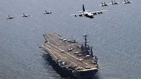 Quân đội Mỹ cam kết bảo vệ Hàn Quốc. Trong hình là cụm chiến đấu tàu sân bay USS George Washington của Hải quân Mỹ. Quân đội Mỹ cam kết bảo vệ Hàn Quốc. Trong hình là cụm chiến đấu tàu sân bay USS George Washington của Hải quân Mỹ.