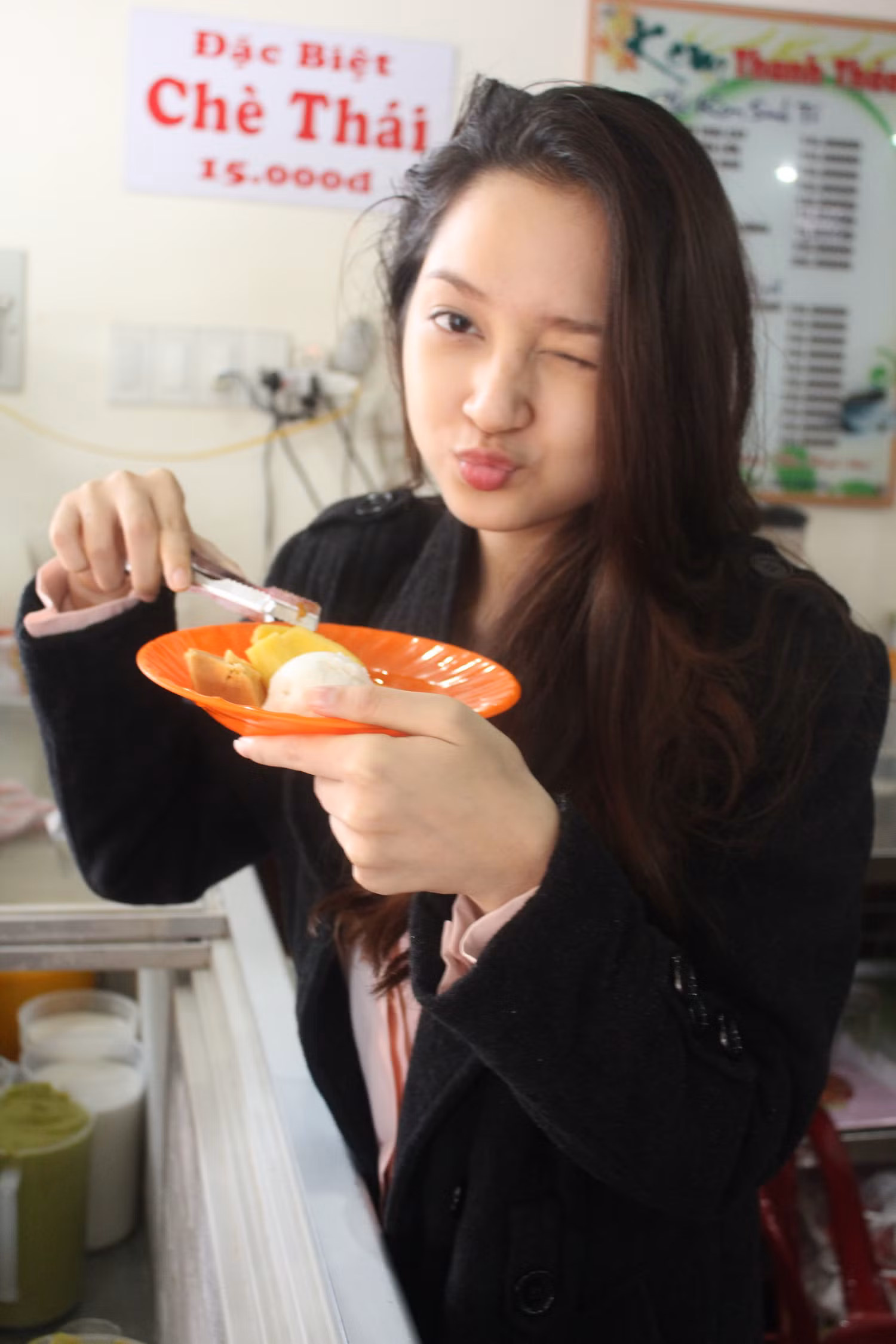 Tiếp tục tạo dáng với kiểu chu môi đáng yêu...