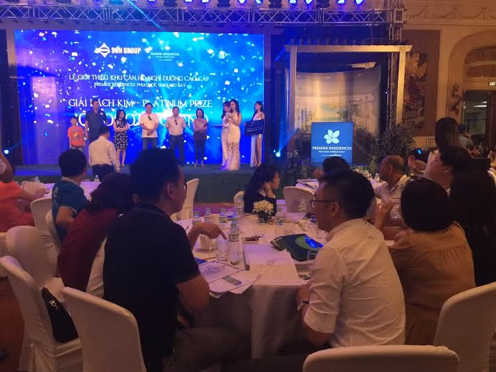 Ngay tại Lễ ra mắt căn hộ nghỉ dưỡng Premier Residences Phu Quoc Emerald Bay tại TP.HCM, đã có 22 khách hàng nhận được quà tặng “khủng”.