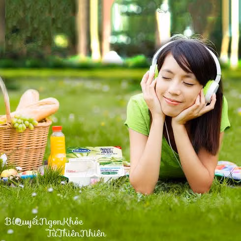Sau 23 năm đầu tư hệ thống sản xuất sữa chua công nghiệp chuyên nghiệp, hiện nay dây chuyền sản xuất Vinamilk đang cung cấp đến 6,5 triệu hũ sữa chua mỗi ngày cho người tiêu dùng Việt Nam. Sau 23 năm đầu tư hệ thống sản xuất sữa chua công nghiệp chuyên nghiệp, hiện nay dây chuyền sản xuất Vinamilk đang cung cấp đến 6,5 triệu hũ sữa chua mỗi ngày cho người tiêu dùng Việt Nam.