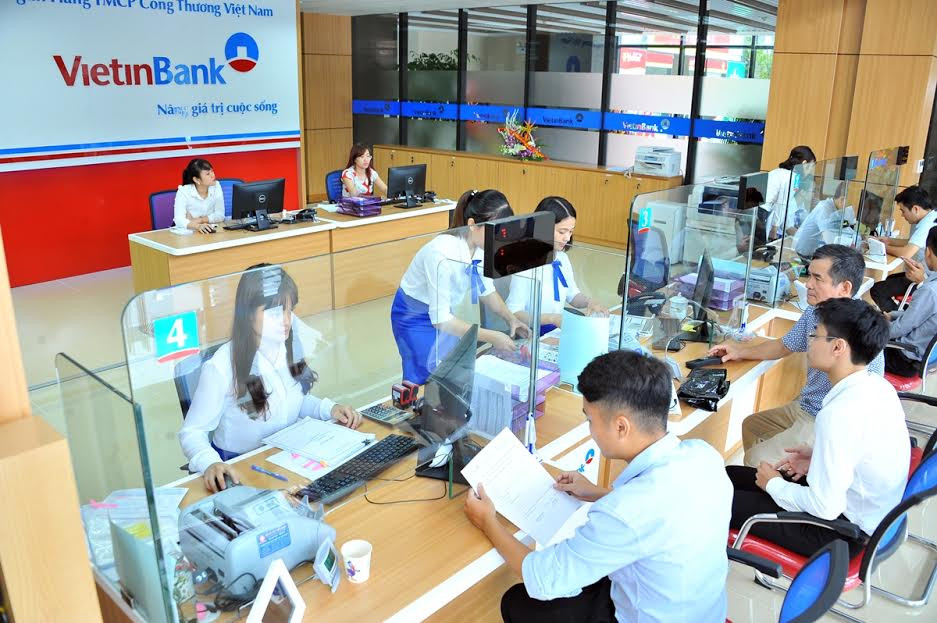 46.000 phần quà được tặng cho khách hàng gửi tiết kiệm có kỳ hạn. 46.000 phần quà được tặng cho khách hàng gửi tiết kiệm có kỳ hạn.