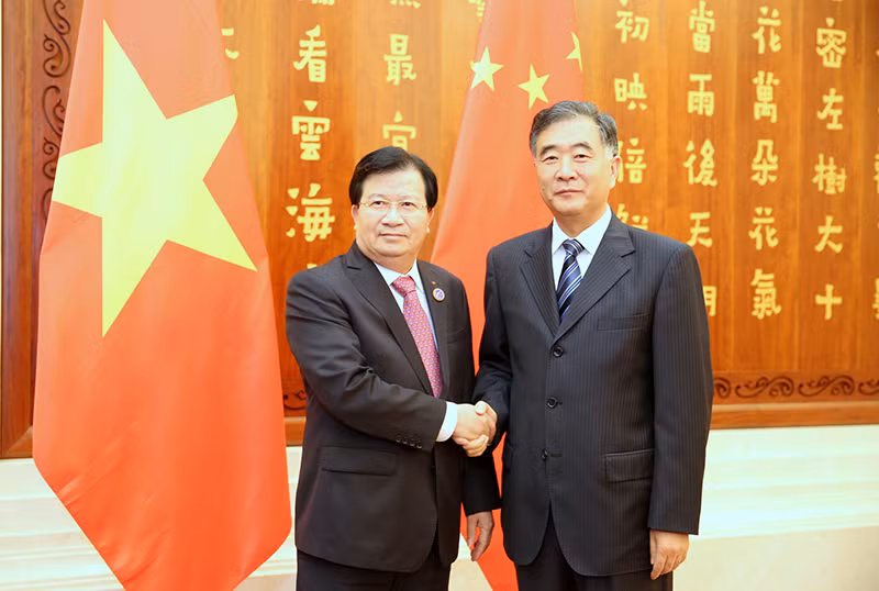 Phó Thủ tướng Trịnh Đình Dũng và Phó Thủ tướng Quốc vụ viện Cộng hoà nhân dân Trung Hoa Uông Dương. Ảnh: VGP/Xuân Tuyến