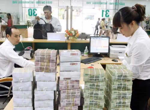 Hoạt động của các ngân hàng sẽ thuận lợi hơn sau khi nhiều giấy phép con được NHNN bãi bỏ. Ảnh: TTXVN Hoạt động của các ngân hàng sẽ thuận lợi hơn sau khi nhiều giấy phép con được NHNN bãi bỏ. Ảnh: TTXVN