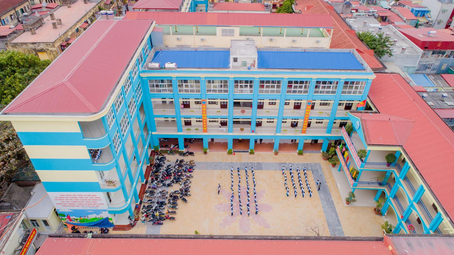Ngôi trường Tiểu học Võ Thị Sáu nhìn từ trên cao (Ảnh: Lã Tiến)