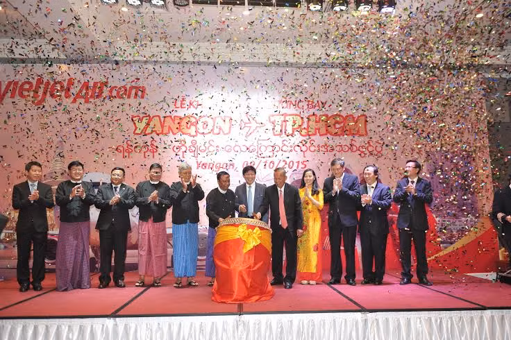 Ngày 9/10/2015 vừa qua, Vietjet cùng UBND TP.HCM và Bộ Giao Thông Vận Tải tưng bừng khai trương đường bay mới TP.HCM – Yangon (Myanmar).