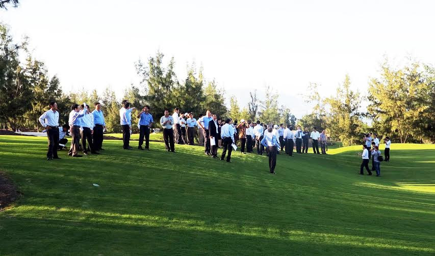 Đoàn đại biểu HĐND các cấp tỉnh Bình Định thăm sân golf FLC Quynhon Golf Links. Đoàn đại biểu HĐND các cấp tỉnh Bình Định thăm sân golf FLC Quynhon Golf Links.