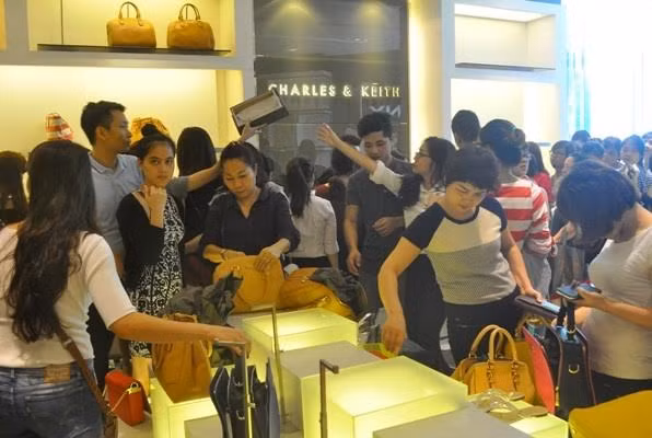 Chương trình Black Friday năm 2014 tại Vincom đã trở thành ngày hội mua sắm của các tín đồ shopping. (Nguồn ảnh: Internet).
