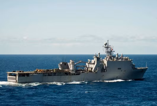 Tàu tấn công đổ bộ USS Germantown của Hải quân Mỹ ở vịnh Subic, Philippines ngày 29 tháng 9 năm 2014 Tàu tấn công đổ bộ USS Germantown của Hải quân Mỹ ở vịnh Subic, Philippines ngày 29 tháng 9 năm 2014