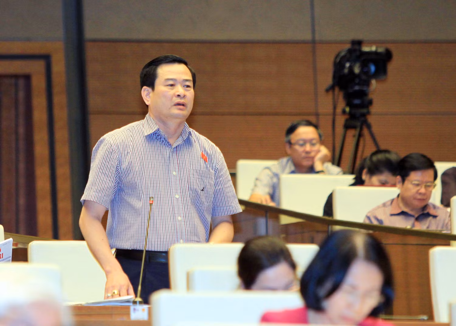 Đại biểu Quốc hội Nguyễn Đình Quyền đề nghị khi biểu quyết phải công khai danh tính đại biểu để nhân dân biết. ảnh: Trung tâm báo chí Quốc hội.