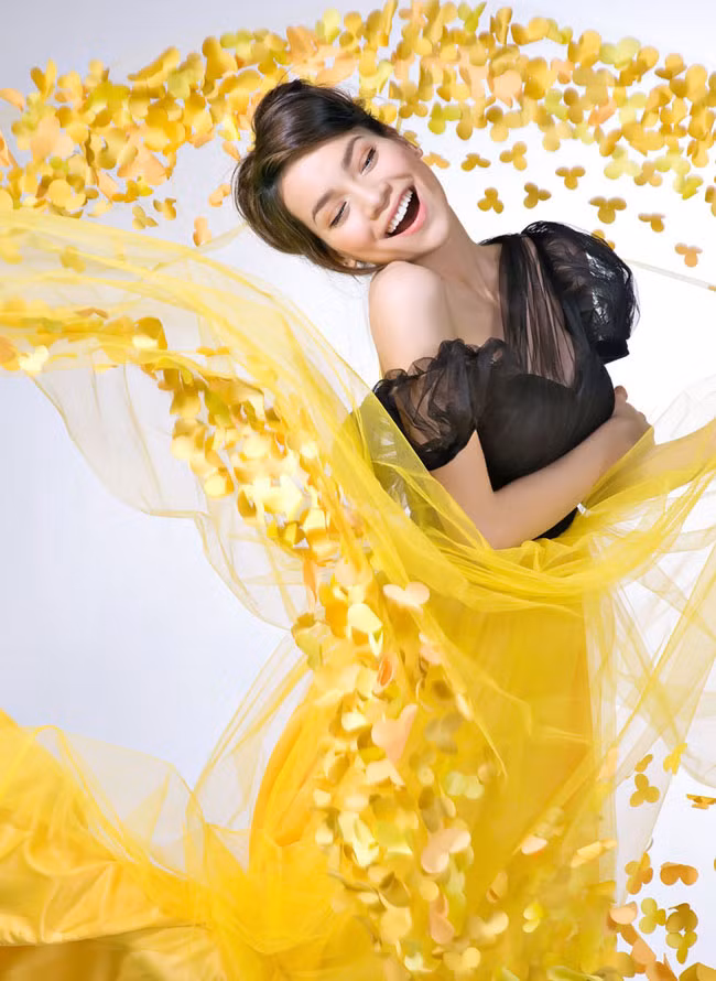 Khi post lên một status trên trang cá nhân, Hồ Ngọc Hà đã vô tình để lộ thông tin cô bị ngất và phải nhập viện. Điều này đã khiến rất nhiều fan của cô lo lắng và liên tục gửi các comment tới hỏi thăm cô. Cảm động trước những lời thăm hỏi động viên của bạn bè và các fan hâm mộ, Hồ Ngọc Hà đã rất xúc động cảm ơn tất cả mọi người. Cô viết, done..hope everything gonna be fine..(tạm dịch: hy vọng mọi thứ sẽ ổn). Hiện tại, có vẻ như sức khỏe của Hồ Ngọc Hà đang dần ổn định. (Theo VietNamnet)