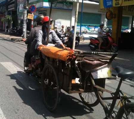 Đỡ phải đạp xe.