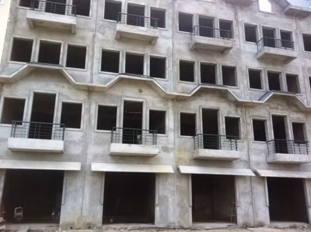... nhưng hạ tầng vẫn ngổn ngang, bẩn thỉu.