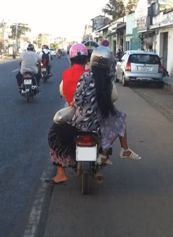 Chụp trên đường Phạm Văn Đồng, Hà Nội. Ảnh: Nguyễn Ngọc Sơn. Chụp trên đường Phạm Văn Đồng, Hà Nội. Ảnh: Nguyễn Ngọc Sơn.