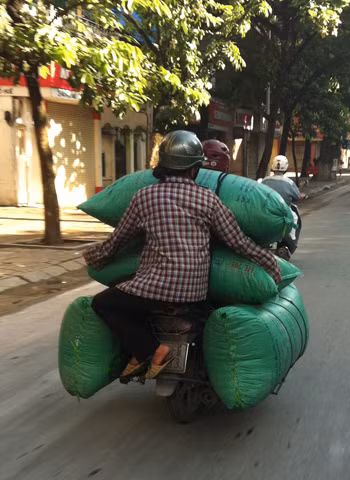 Biển báo chỉ đường vào quán, chụp tại Phan Rang. Ảnh: Duong Tran. Biển báo chỉ đường vào quán, chụp tại Phan Rang. Ảnh: Duong Tran.