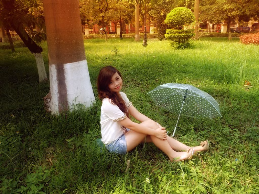 Sở thích của Ngọc là đi chơi với bạn bè và mua sắm. Sau này Ngọc muốn trở thành một doanh nhân thành đạt.
