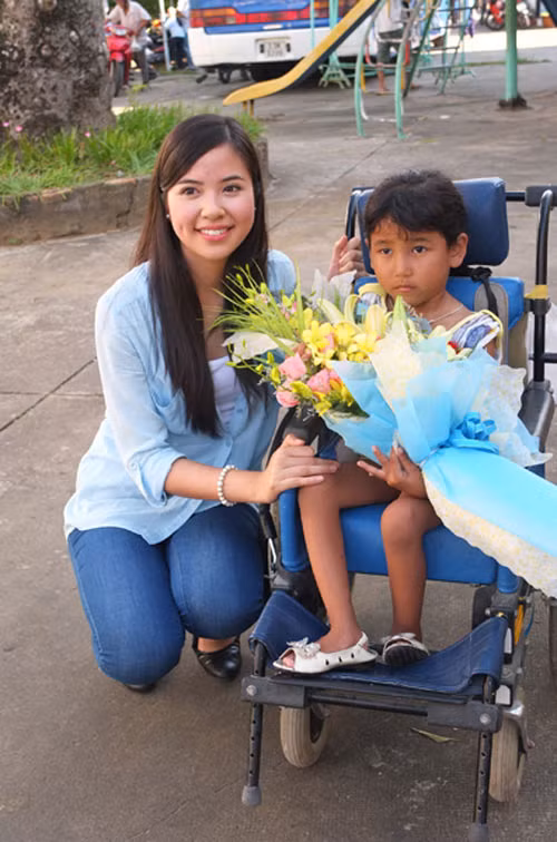Á hậu Kiều Khanh sở hữu má núm đồng tiền duyên dáng, lại thêm vẻ đẹp dịu dàng và đoan trang. Ngay cả khi chẳng cần son phấn thì Kiều Khanh cũng vẫn tỏa sáng bởi chính vẻ gần gũi và ưu nhìn của cô. Á hậu Kiều Khanh sở hữu má núm đồng tiền duyên dáng, lại thêm vẻ đẹp dịu dàng và đoan trang. Ngay cả khi chẳng cần son phấn thì Kiều Khanh cũng vẫn tỏa sáng bởi chính vẻ gần gũi và ưu nhìn của cô.