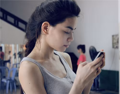 Sở hữu nước da trắng mịn, tươi tắn và những nét mặt lai sang trọng, quý phái vì thế trông cô vẫn ổn ở mọi góc nhìn khi không có sự hỗ trợ của những chuyên gia trang điểm. Sở hữu nước da trắng mịn, tươi tắn và những nét mặt lai sang trọng, quý phái vì thế trông cô vẫn ổn ở mọi góc nhìn khi không có sự hỗ trợ của những chuyên gia trang điểm.