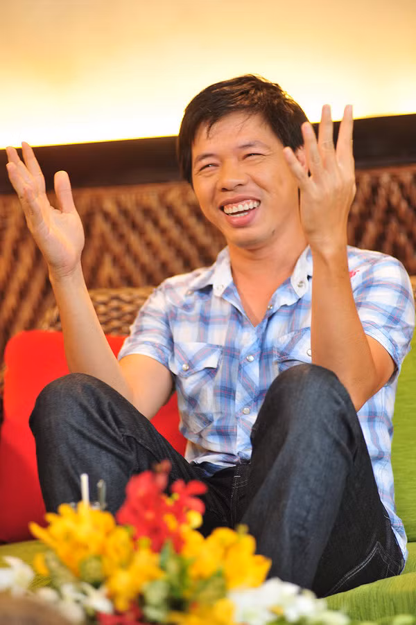 Thái Hòa cười tươi hết cỡ nói về thành công của anh với vai diễn gay "Chị Hội" trong "Để mai tính" và cả bộ phim điện ảnh "Long Ruồi".
