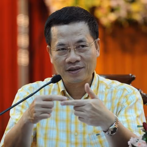 Ông Nguyễn Mạnh Hùng, Phó Tổng Giám đốc Tập đoàn Viễn thông Quân đội Viettel cho rằng: Để thành công cần có một đối thủ mạnh. Ông Nguyễn Mạnh Hùng, Phó Tổng Giám đốc Tập đoàn Viễn thông Quân đội Viettel cho rằng: Để thành công cần có một đối thủ mạnh.