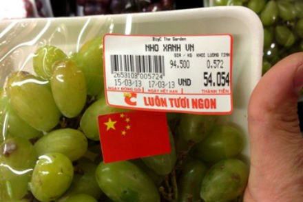 Big C kỷ luật nhân viên dán cờ Trung Quốc lên nho Việt Nam 