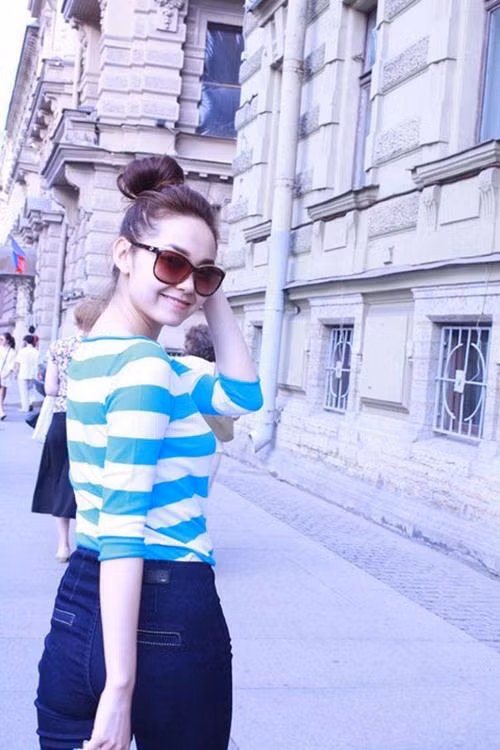 Minh Hằng luôn thể hiện sự trẻ trung, đầy sức sống của mình mọi lúc mọi nơi. Chùm ảnh: Eva Xem thêm: Cùng Sao trở lại với thời trang "chắp vá"/Thời trang cho hot boy sành điệu/Thời trang "nude" của Sao Việt một năm qua Minh Hằng luôn thể hiện sự trẻ trung, đầy sức sống của mình mọi lúc mọi nơi. Chùm ảnh: Eva Xem thêm: Cùng Sao trở lại với thời trang "chắp vá"/Thời trang cho hot boy sành điệu/Thời trang "nude" của Sao Việt một năm qua