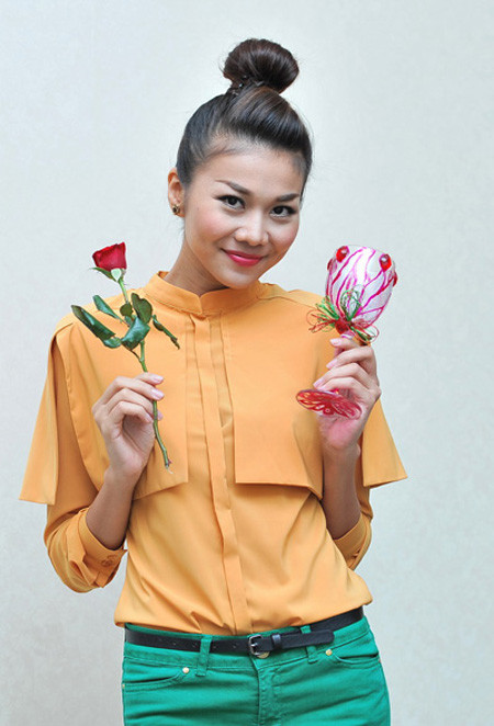 Và những màu sắc khác cũng đang làm mưa làm gió trong xu hướng thời trang của giới trẻ. Xem thêm: Những kiểu tóc "gắn mác" Thanh Hằng/Mix đồ đẹp như Sao