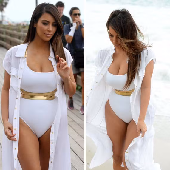 Xuất hiện trên bãi biển Miami cách đây ít ngày, cô Kim gây bất ngờ với bộ bikini liền thân và áo khoác bên ngoài. Xuất hiện trên bãi biển Miami cách đây ít ngày, cô Kim gây bất ngờ với bộ bikini liền thân và áo khoác bên ngoài.