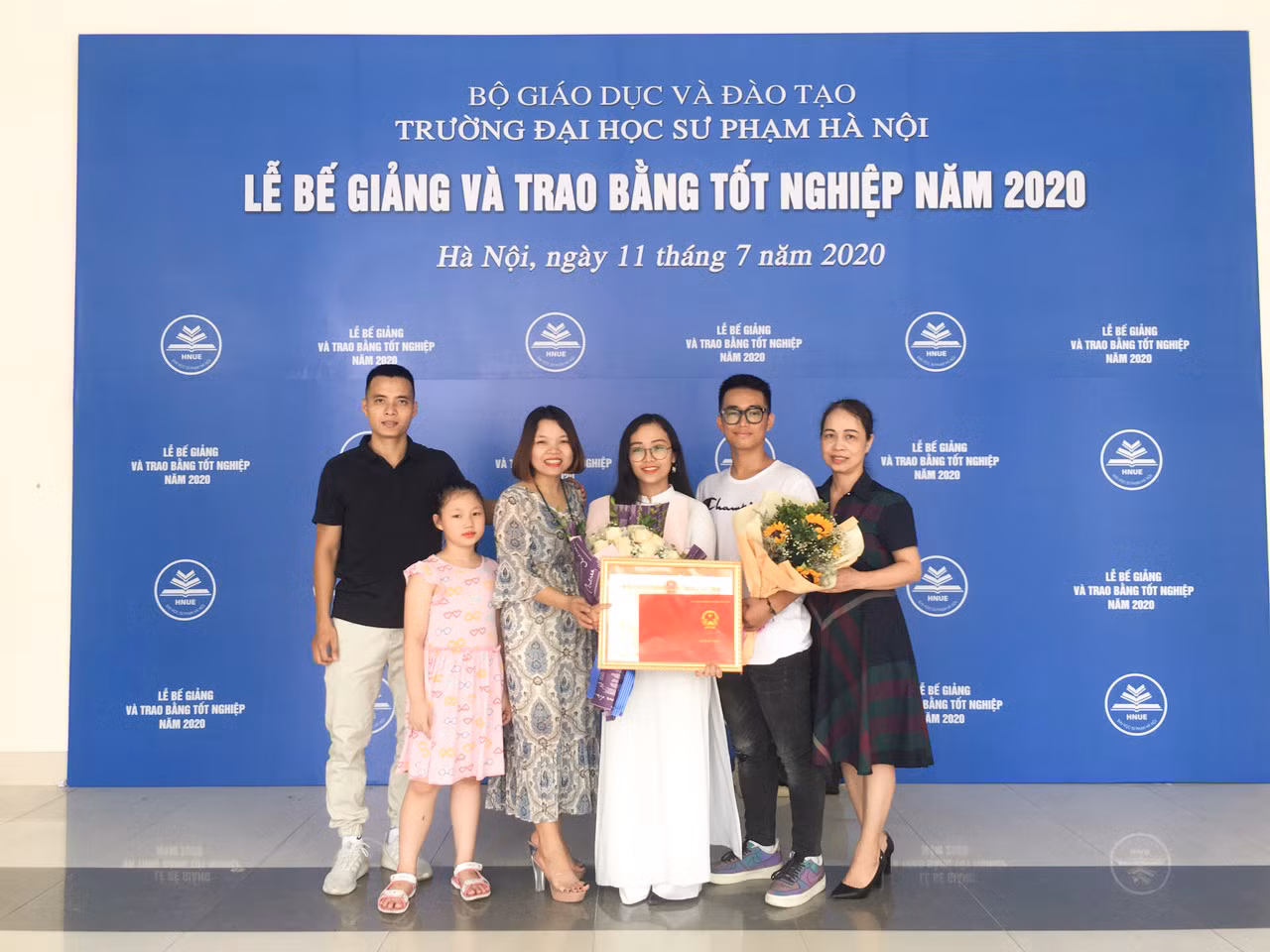 Quỳnh Nga cảm thấy may mắn khi nhận được sự ủng hộ của người thân và gia đình khi theo học sư phạm. Ảnh: NVCC