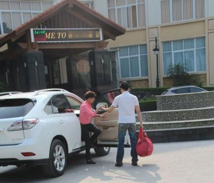Long Nhật cho biết anh sẽ nhận món quà 4 tỷ mà doanh nhân Việt kiều Mỹ tặng