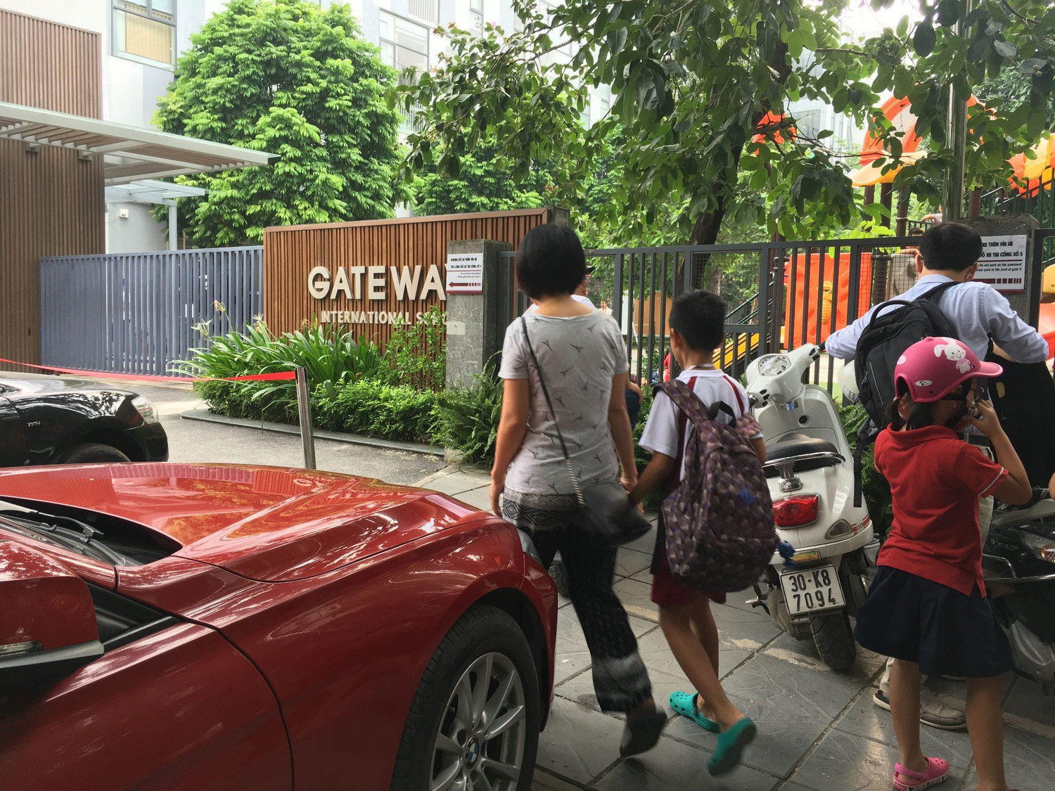 Ai sẽ xử lý trường quảng cáo kiểu "treo đầu dê, bán thịt chó" như Gateway? (Ảnh: Vũ Phương) Ai sẽ xử lý trường quảng cáo kiểu "treo đầu dê, bán thịt chó" như Gateway? (Ảnh: Vũ Phương)