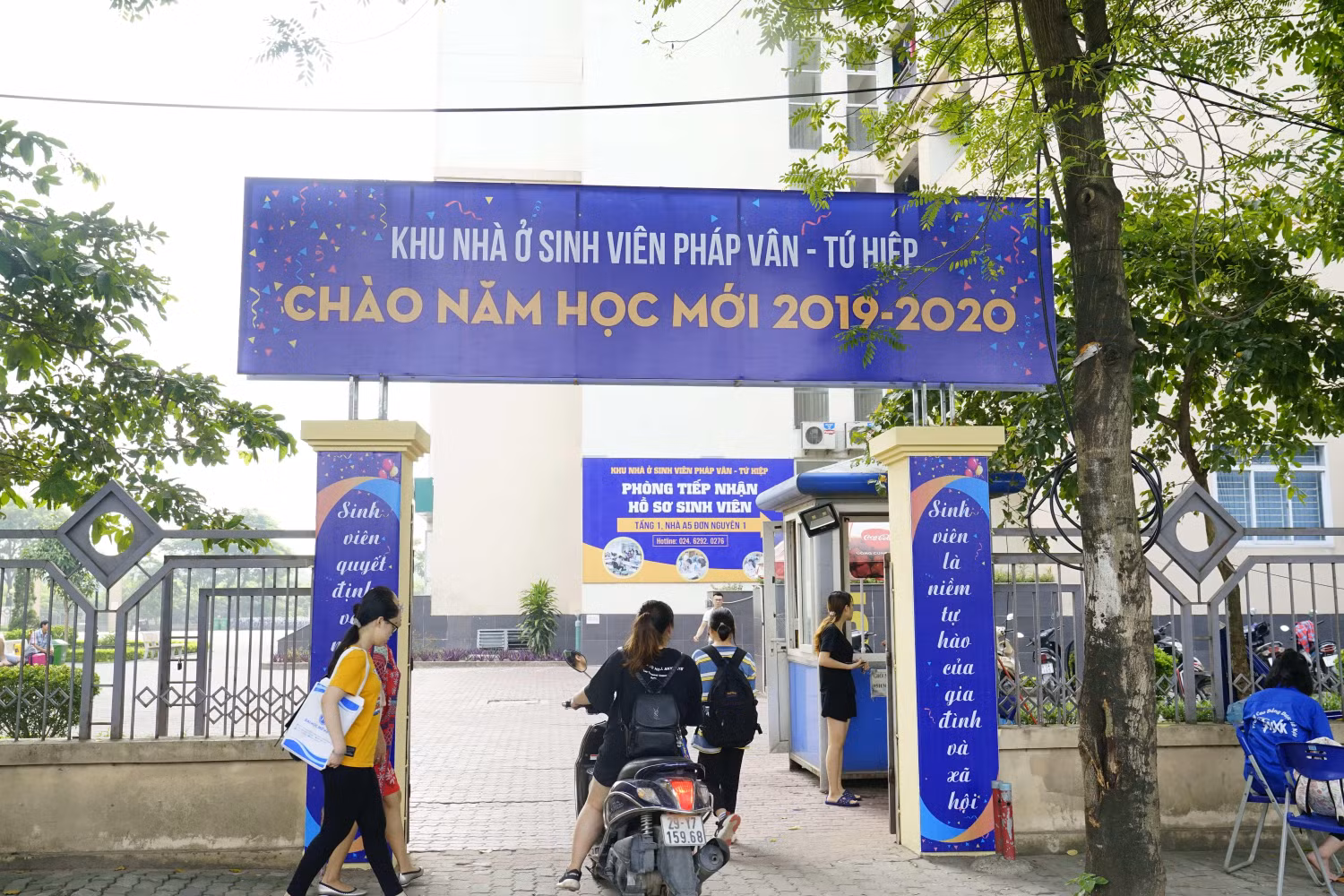 Không khí sinh viên về đăng ký ở trọ tấp nập hơn bao giờ hết. Không khí sinh viên về đăng ký ở trọ tấp nập hơn bao giờ hết.