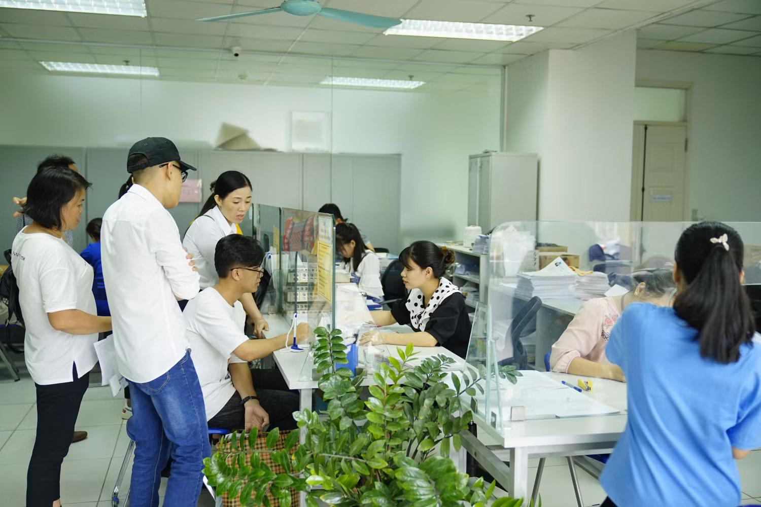 Thủ tục đăng ký ở trọ đối với các bạn tân sinh viên rất nhanh gọn, đơứn giản. Mức phí hàng tháng rất hợp lý 205.000 đồng/tháng. Thủ tục đăng ký ở trọ đối với các bạn tân sinh viên rất nhanh gọn, đơứn giản. Mức phí hàng tháng rất hợp lý 205.000 đồng/tháng.