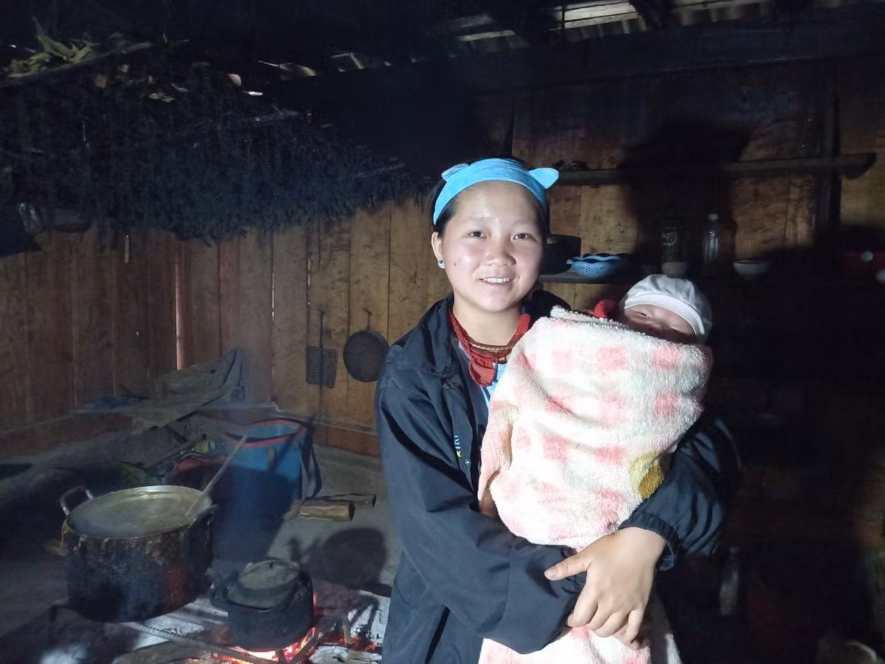 Dàng Y Dế: "Nếu không lấy chồng, đầu xuân năm nay em vẫn được đến lớp". Ảnh Thái Hồng
