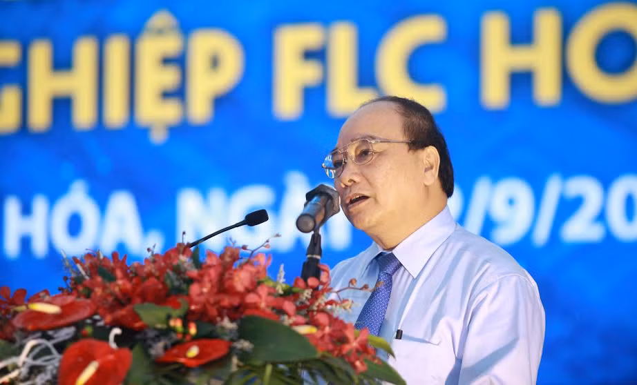 Phó Thủ tướng Nguyễn Xuân Phúc phát biểu chỉ đạo và tuyên bố khởi công Khu công nghiệp FLC Hoàng Long. Phó Thủ tướng Nguyễn Xuân Phúc phát biểu chỉ đạo và tuyên bố khởi công Khu công nghiệp FLC Hoàng Long.