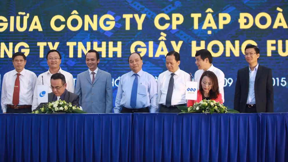Đại diện Tập đoàn FLC và Công ty TNHH Hong Fu Việt Nam ký thỏa thuận hợp tác. Đại diện Tập đoàn FLC và Công ty TNHH Hong Fu Việt Nam ký thỏa thuận hợp tác.