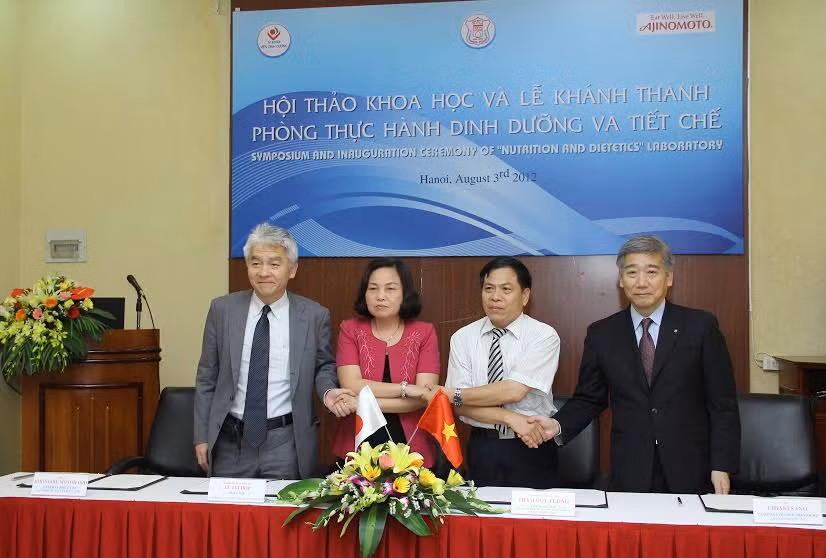 Nhiều chương trình hợp tác giảng dạy cũng đã được ký kết giữa Đại học Y Hà Nội, Hội Dinh dưỡng Nhật Bản, Đại học Dịch vụ Nhân sinh Kanagawa và Đại học Jumonji, Nhật Bản.