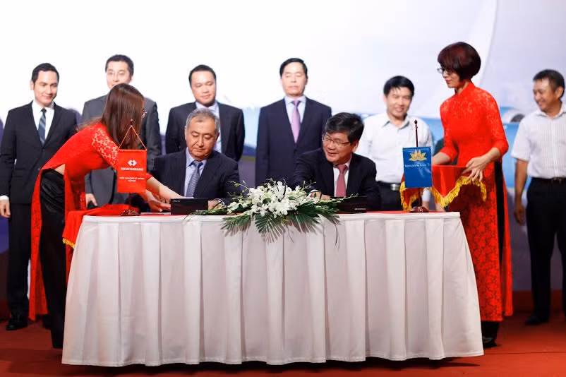 Tổng Giám đốc Techcombank và Vietnam Airline tiến hành ký hết Thỏa thuận hợp tác toàn diện. Tổng Giám đốc Techcombank và Vietnam Airline tiến hành ký hết Thỏa thuận hợp tác toàn diện.