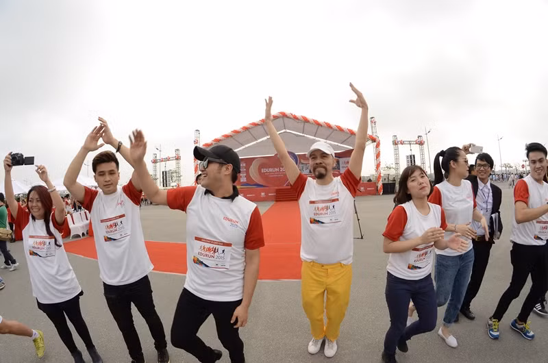 Với ý nghĩa tốt đẹp và nhân ái, dù mới tổ chức năm đầu tiên, Edurun 2015 đã nhận được sự ủng hộ của nhiều nghệ sĩ nổi tiếng như: MC Phan Anh, Ca sỹ Minh Quân, Nghệ sĩ Xuân Bắc, Ca sĩ Thùy Chi, Ca sỹ Dương Hoàng Yến, Nghệ sỹ Thành Trung,… đã tình nguyện trở thành Đại sứ của chương trình.