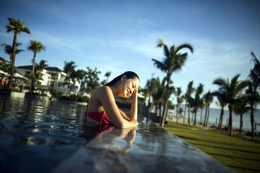 Mỗi biệt thự có bể bơi riêng...