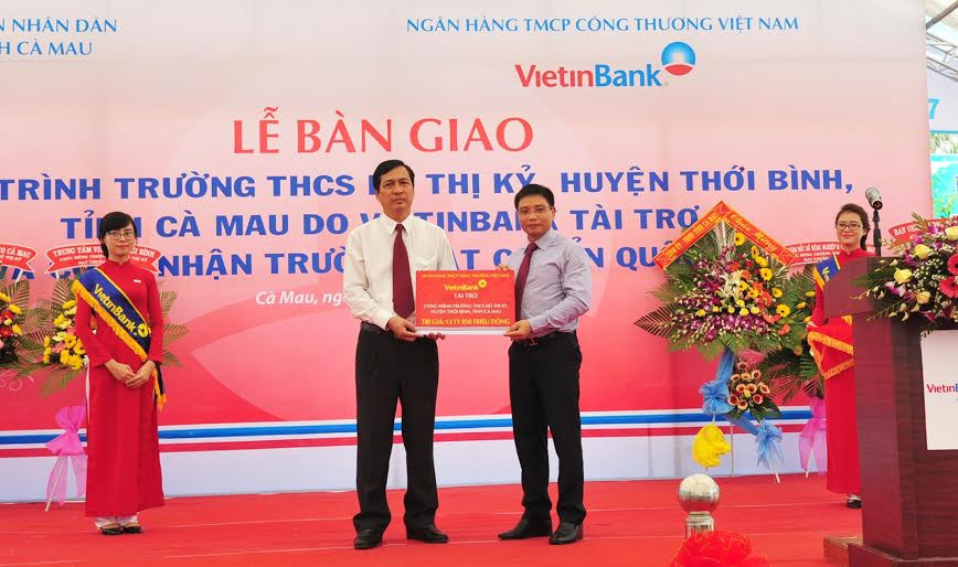 Chủ tịch HĐQT VietinBank Nguyễn Văn Thắng trao tài trợ 13 tỷ 850 đồng cho đại diện tỉnh Cà Mau Chủ tịch HĐQT VietinBank Nguyễn Văn Thắng trao tài trợ 13 tỷ 850 đồng cho đại diện tỉnh Cà Mau