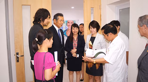 Bà Trần Thị My Lan, Phó tổng giám đốc Tập đoàn FLC giới thiệu với lãnh đạo Seirei các đơn vị y tế của Tập đoàn. Bà Trần Thị My Lan, Phó tổng giám đốc Tập đoàn FLC giới thiệu với lãnh đạo Seirei các đơn vị y tế của Tập đoàn.