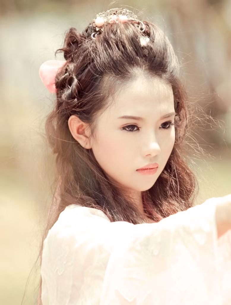 Xem thêm: Cơn sốt thiên sứ 9x - đẹp xinh như Alice ở xứ sở thần tiên. Xem thêm: Cơn sốt thiên sứ 9x - đẹp xinh như Alice ở xứ sở thần tiên.