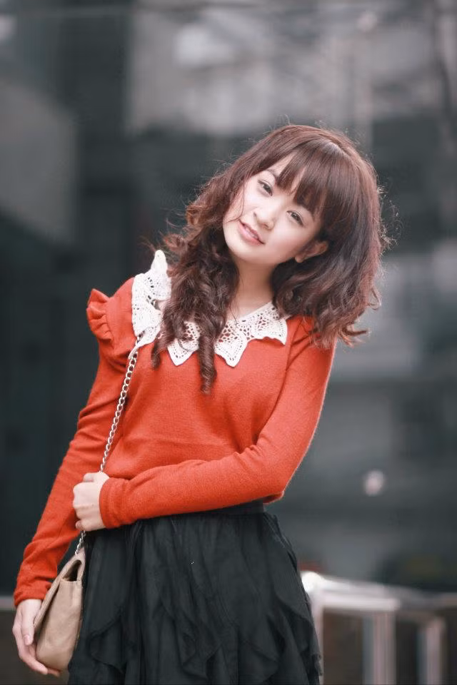 Cô bé muốn được tham gia Miss teen, mong muốn trở thành một nhà thiết kế thời trang nổi tiếng Cô bé muốn được tham gia Miss teen, mong muốn trở thành một nhà thiết kế thời trang nổi tiếng